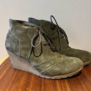 🌿 MIA Olive Suede Wedge Boots – Size 11